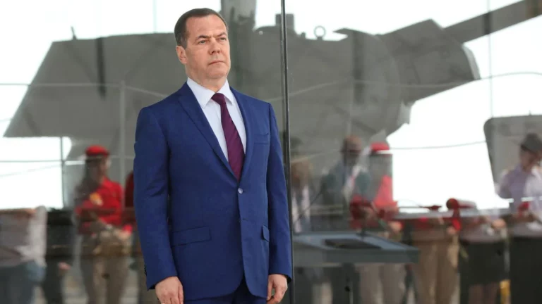 «Единый процесс, направленный против России». Медведев — о конфликте с Грузией и его сходстве с украинскими событиями