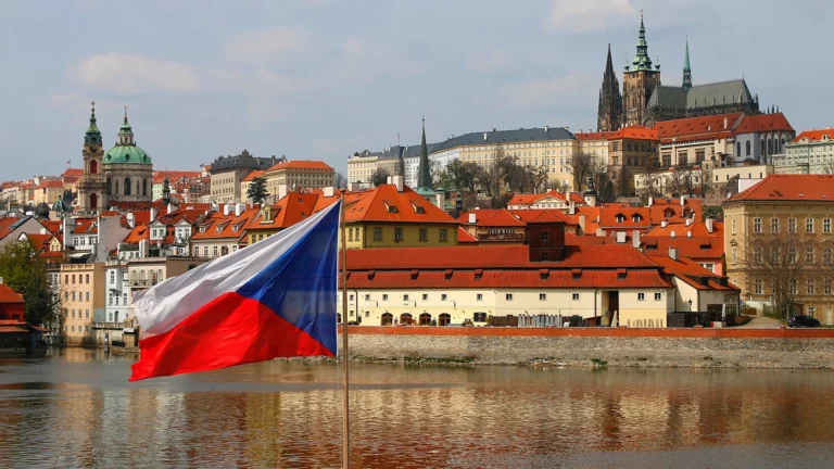 Глава МИД Чехии назвал «эффективной санкцией» прекращение выдачи виз россиянам