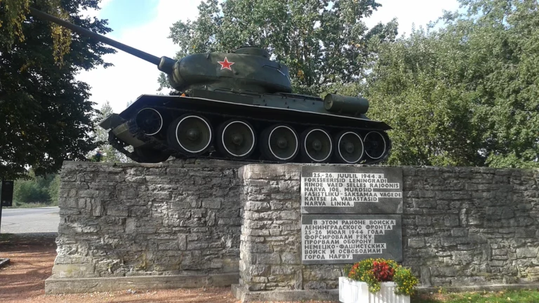 В Нарве решили перенести памятник танку Т-34. Против этого выступает часть населения