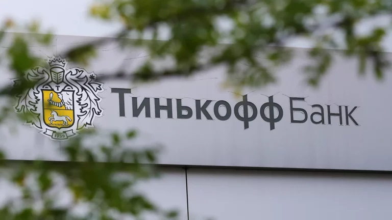 Банк «Тинькофф» обязали вернуть 1,3 млн руб. клиенту, которого обвинили в незаконном обогащении