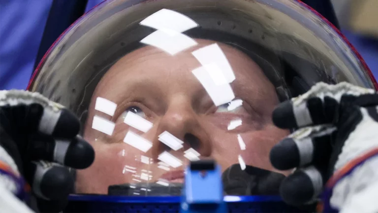 «Роскосмос» объяснил инцидент с космонавтом на МКС «аномалией» аккумулятора