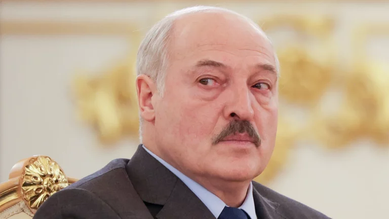 Лукашенко: белорусские самолеты переоборудовали под ядерные заряды