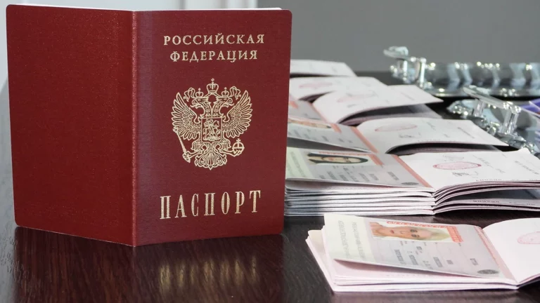 Принявшим российское гражданство жителям Латвии придется покинуть страну