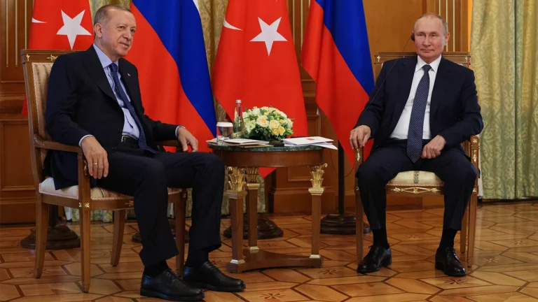 FT: Запад обеспокоен сближением России и Турции в области экономики