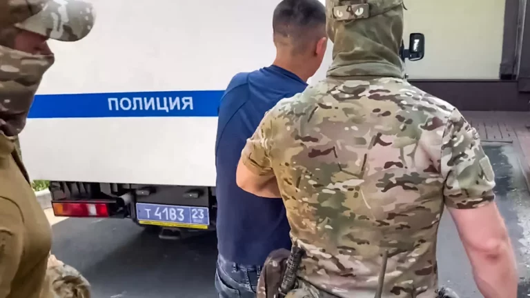 ФСБ сообщила о задержании в Краснодаре россиянина с позывным Арчи. Его подозревают в сотрудничестве с СБУ