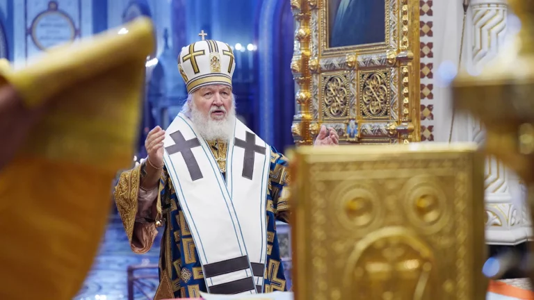 Патриарх Кирилл призвал богатых помогать нуждающимся. Иначе — это «путь в ад»