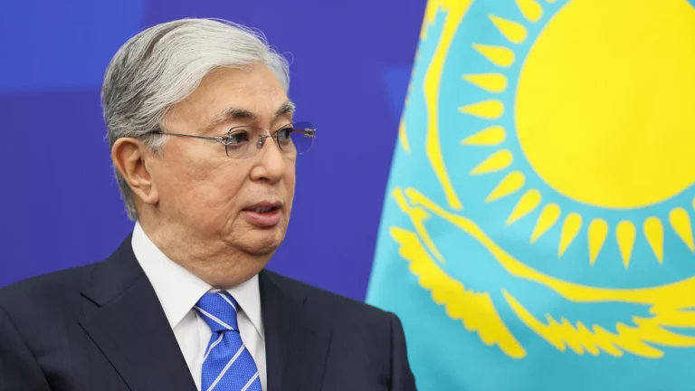 Токаев предложил провести осенью внеочередные выборы президента Казахстана