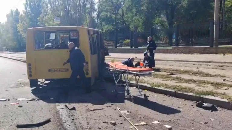 Рынок в центре Донецка попал под обстрел. Есть погибшие