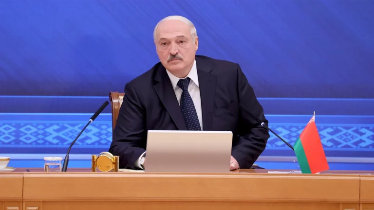 Первый белорусский ноутбук, нацист Обама и новый крестовый поход. О чем говорил Лукашенко на открытом уроке