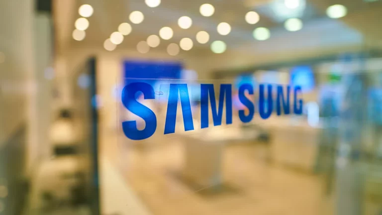 «Известия»: Samsung планирует вернуться в Россию до конца года
