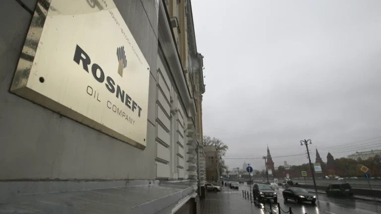 «Роснефть» намерена подать в суд в связи с передачей ее немецких активов под контроль ФРГ