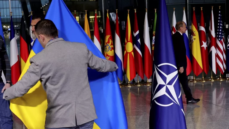 Reuters: Путин в начале военной операции отказался от сделки с Украиной о ее невступлении в НАТО