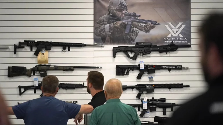 Visa, Mastercard и American Express выделят магазины оружия в отдельную категорию продавцов