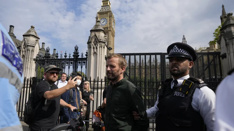 The Times: британская полиция готовится к протестам из-за роста цен на электроэнергию