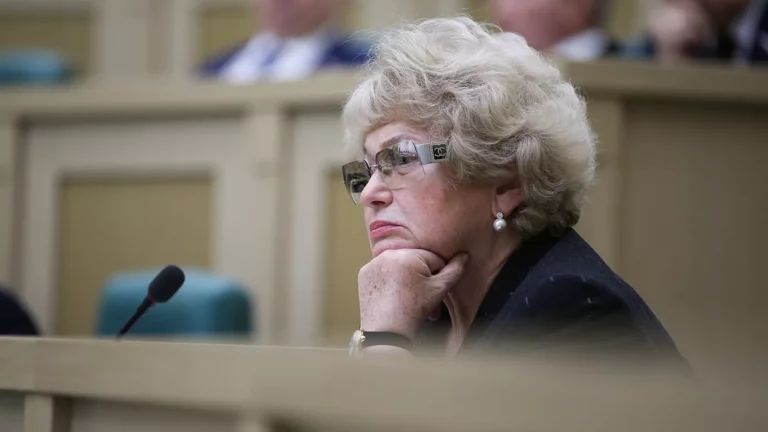 Единственным сенатором, проголосовавшим против ужесточения наказания за дезертирство, стала Нарусова