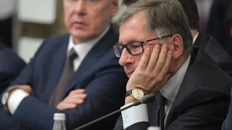 Politico узнал о предложении Венгрии снять санкции с Усманова, Авена и Рашникова
