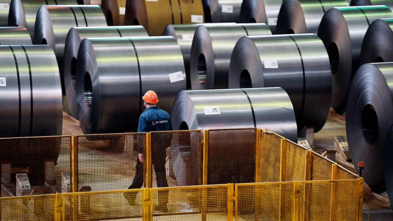 США практически прекратили закупать железо и сталь из России