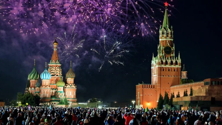 Москва потратила на день города около 200 млн рублей — это минимальные расходы за последние годы. Другие города совсем отказываются от праздника