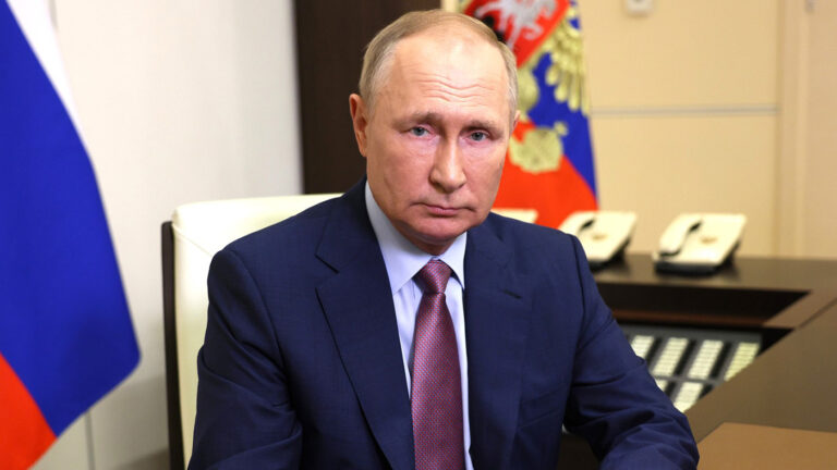 Путин поручит дать трудовые гарантии добровольцам, которые участвуют в конфликте на Украине