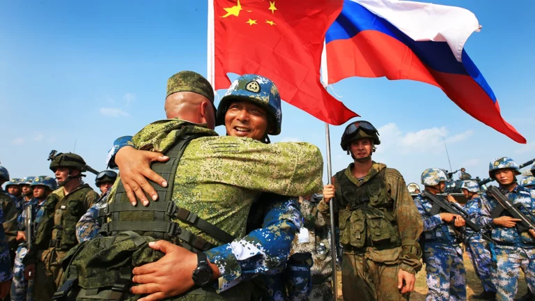Посол России заявил об отсутствии предпосылок для военного союза с Китаем