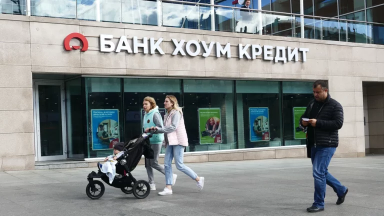 Владелец банка Home Credit ушел из России