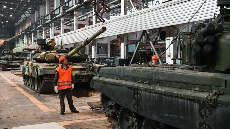 Россия увеличит расходы на оборону на 30%, а на силовиков — на 46%