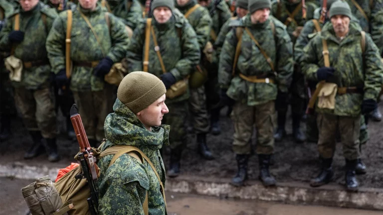«Будет мощный удар по стране, который она не выдержит». Как в России спорят о необходимости мобилизации на фоне контрнаступления Украины