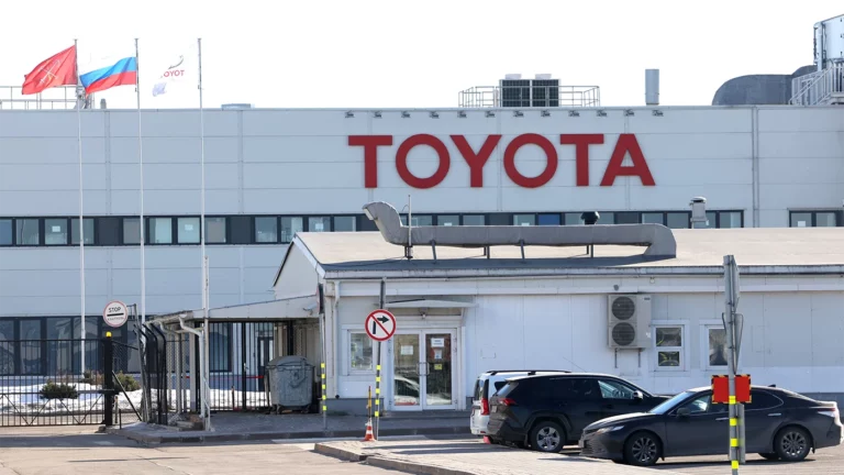 «Коммерсантъ»: Toyota закроет свой завод в Петербурге после 15 лет работы