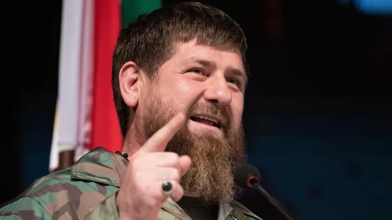 Кадыров выступил за объявление военного положения в России и применение «любого вооружения» на Украине