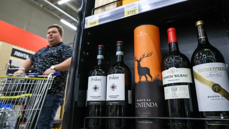 В российских торговых сетях заканчивается импортный алкоголь