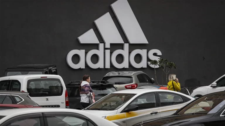 Adidas опроверг обвинения в неуплате налогов в России
