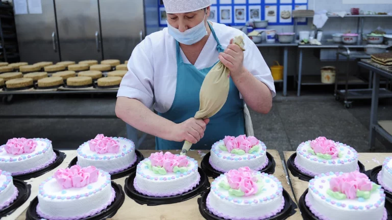 «Коммерсантъ»: Россия изучает возможность ввести эмбарго на европейское сырье для сладостей