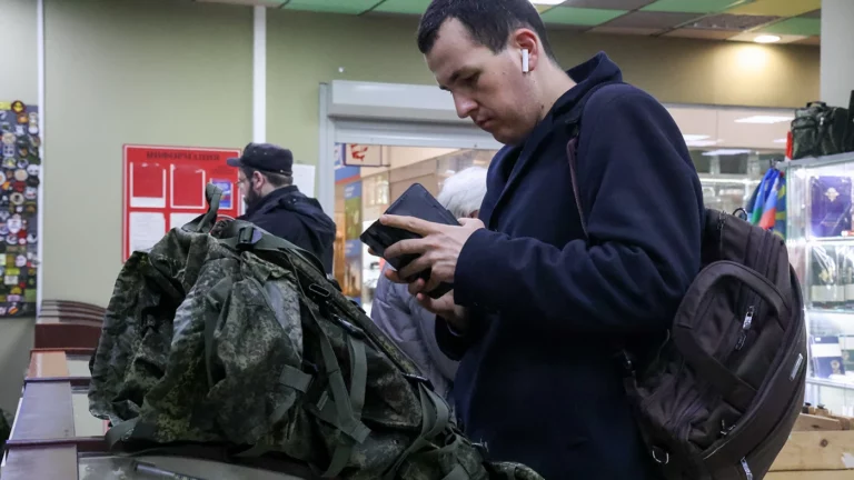 «Известия»: в России выросли цены на товары для мобилизованных