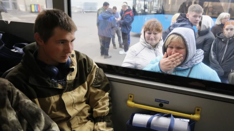 Собянин разрешил родственникам мобилизованных москвичей получать их выплаты