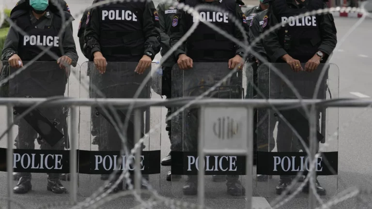 В Таиланде экс-полицейский устроил стрельбу в детском центре. Погибли более 30 человек