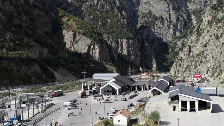 В Тбилиси отрицают, что фура со взрывчаткой для подрыва Крымского моста пересекла границу Грузии