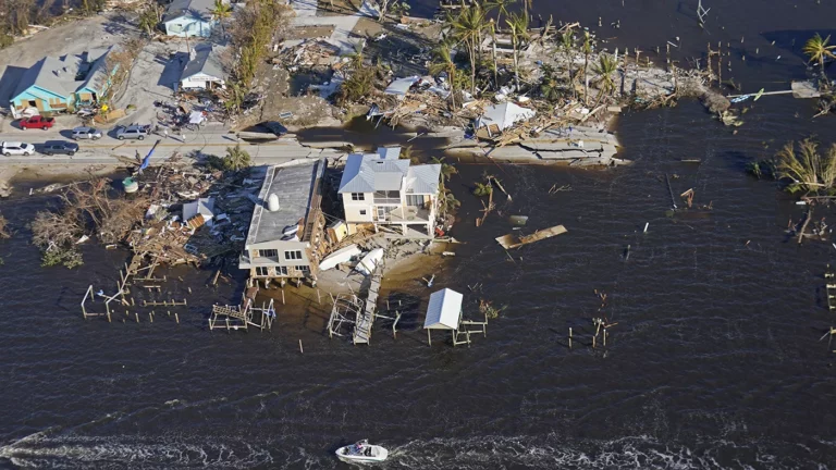 В США число жертв урагана «Иэн» выросло до 77 человек