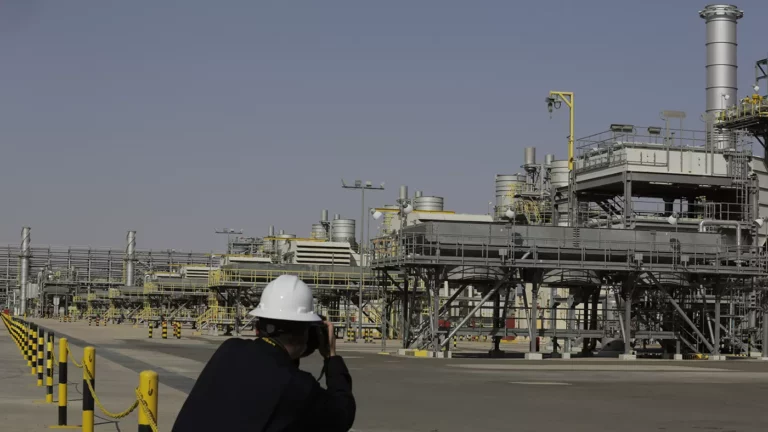 ОПЕК+ рекомендовали снизить нефтедобычу на 2 млн баррелей в сутки