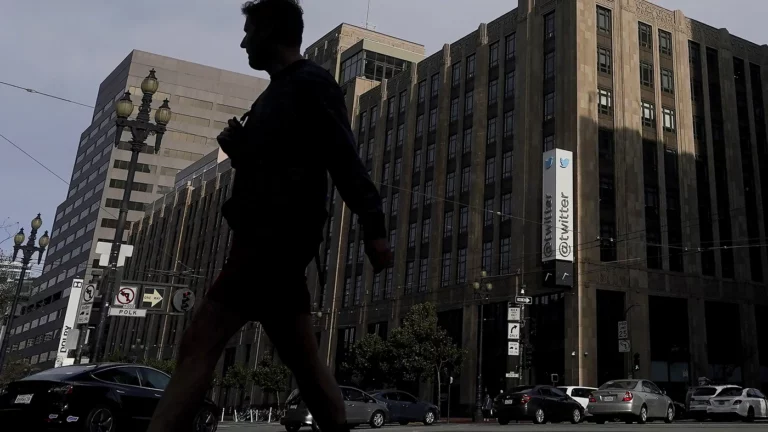 NYT: Илон Маск начал сокращения сотрудников в Twitter