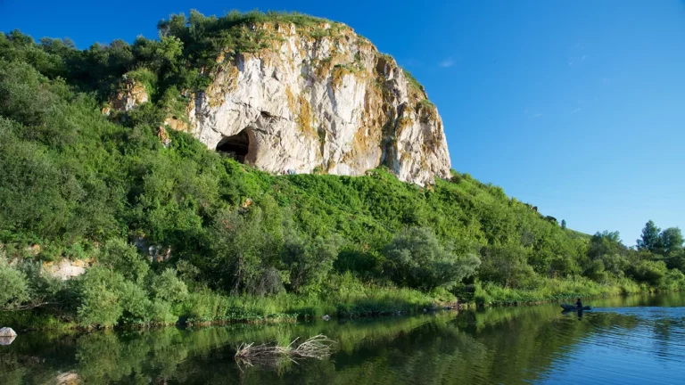Чагырская пещера (Северо-Западный Алтай), Россия