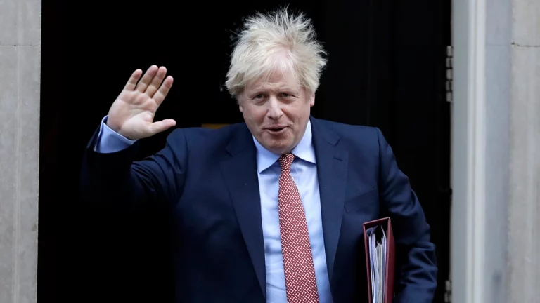 СМИ: Джонсон намерен бороться за кресло премьера Британии после отставки Трасс