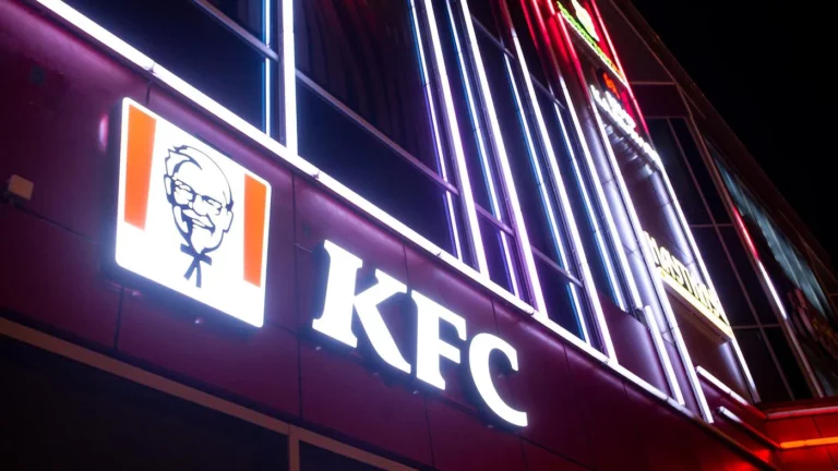 Рестораны KFC откроются в России под брендом «Ростик’с»