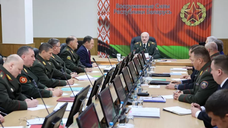 Путин и Лукашенко договорились о развертывании совместной группировки войск