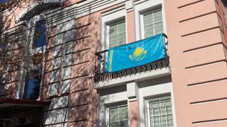 Казахстан анонсировал эвакуацию сотрудников посольства из Киева