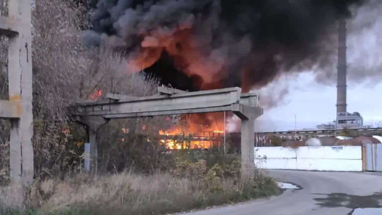 На заводе в Белгородской области после попадания снаряда начался пожар