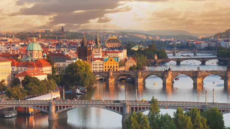 Чехия с 25 октября запретит въезд российским туристам