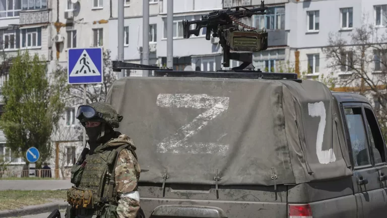 Военное положение в Донбассе, Херсоне и Запорожье: что пишут военкоры и блогеры