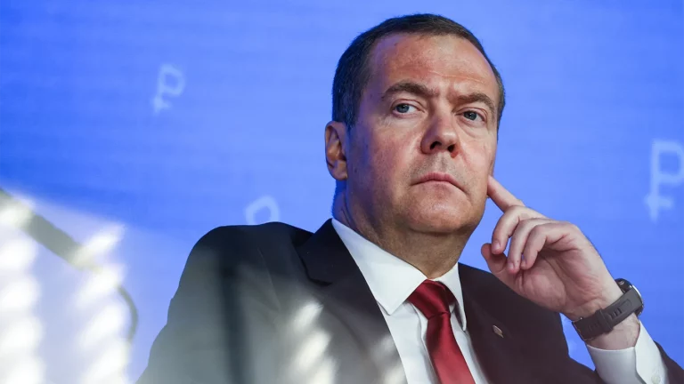 СБУ объявила в розыск Дмитрия Медведева
