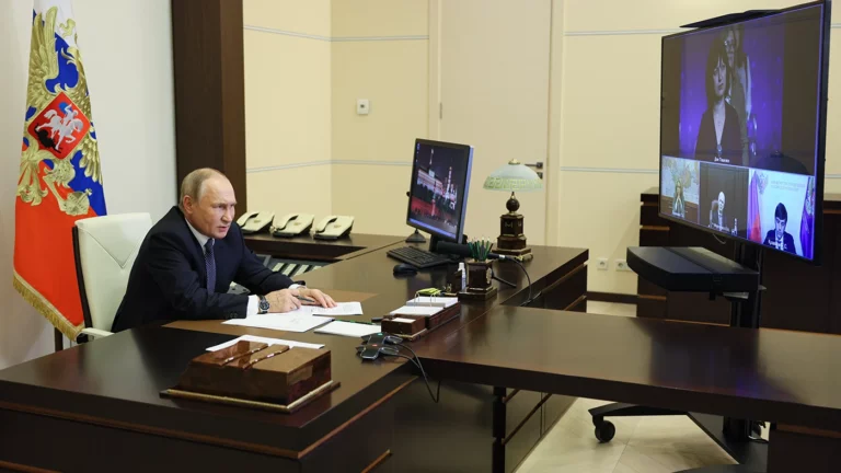 Путин освободил от мобилизации аспирантов