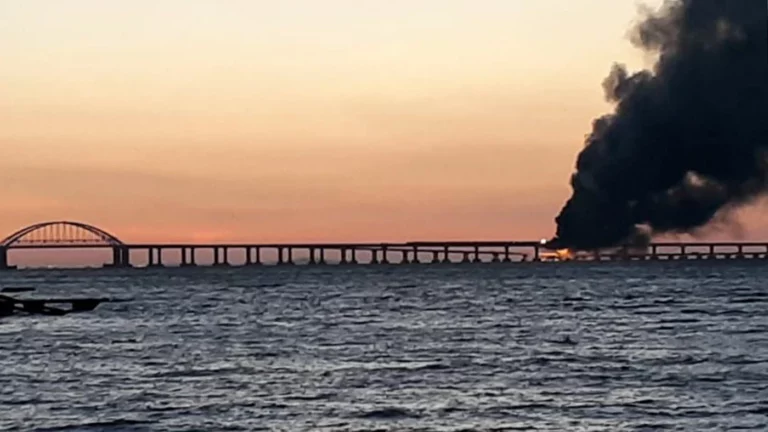 Крымский мост получил повреждения в результате пожара